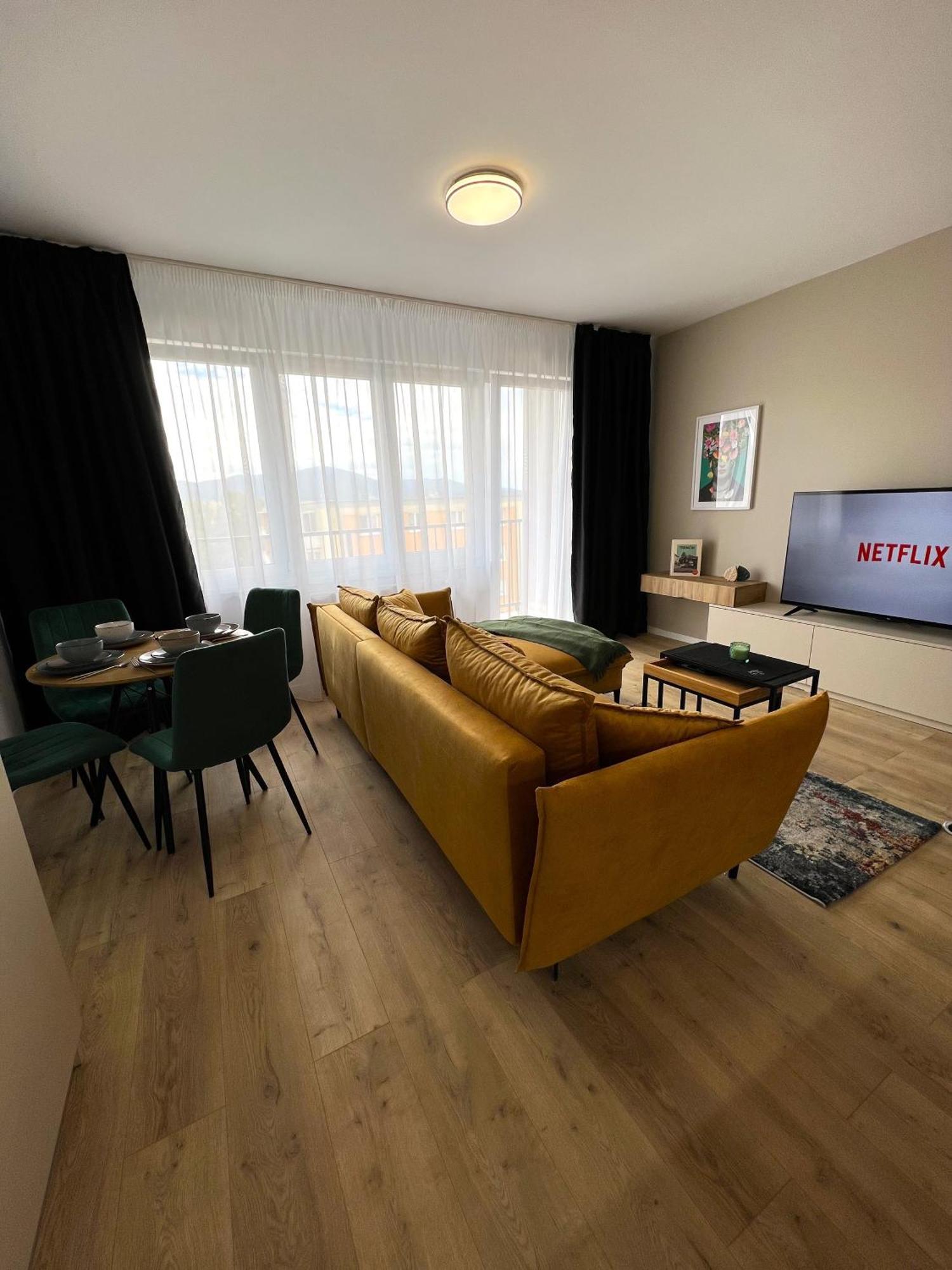 Cozy Stay Apartment Trencin Luaran gambar