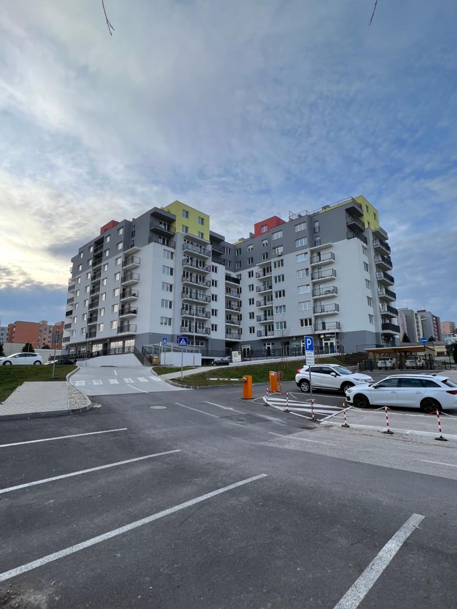 Cozy Stay Apartment Trencin Luaran gambar